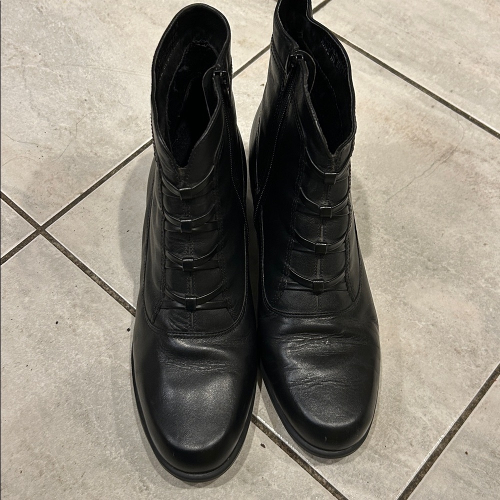 VTG Croft & Barrow Ankle Boots Black Leather Upper 7.5 M Block 1.8 Heel